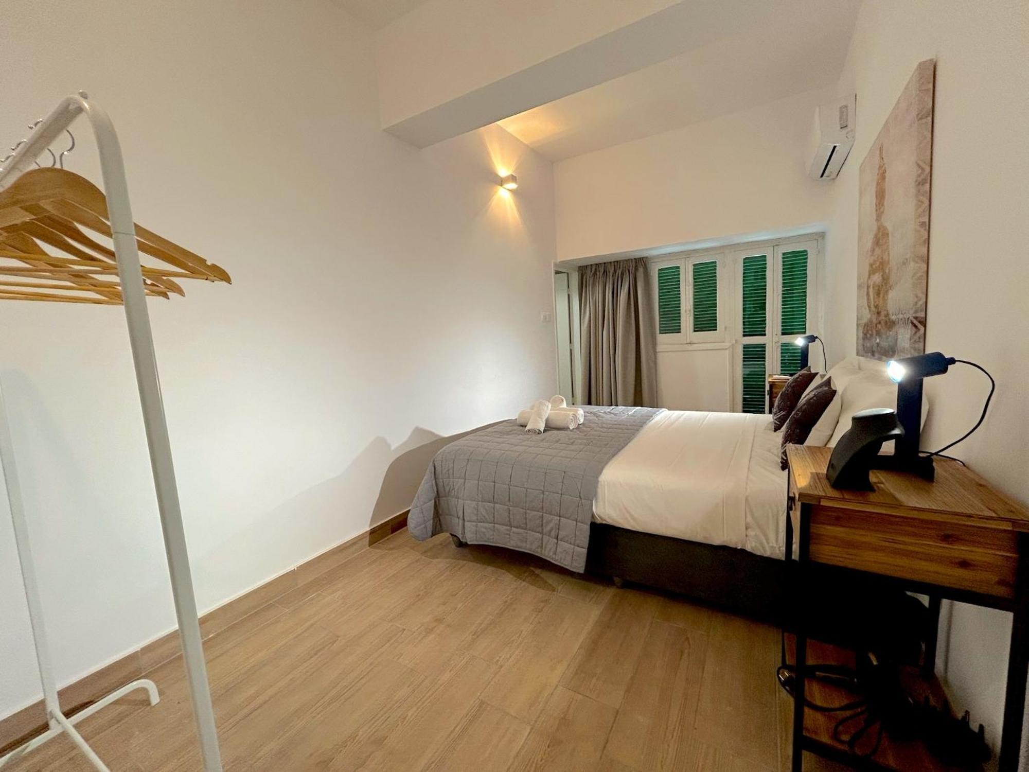 Queen Regina Suites By Platform 357 Nikosia Exterior foto