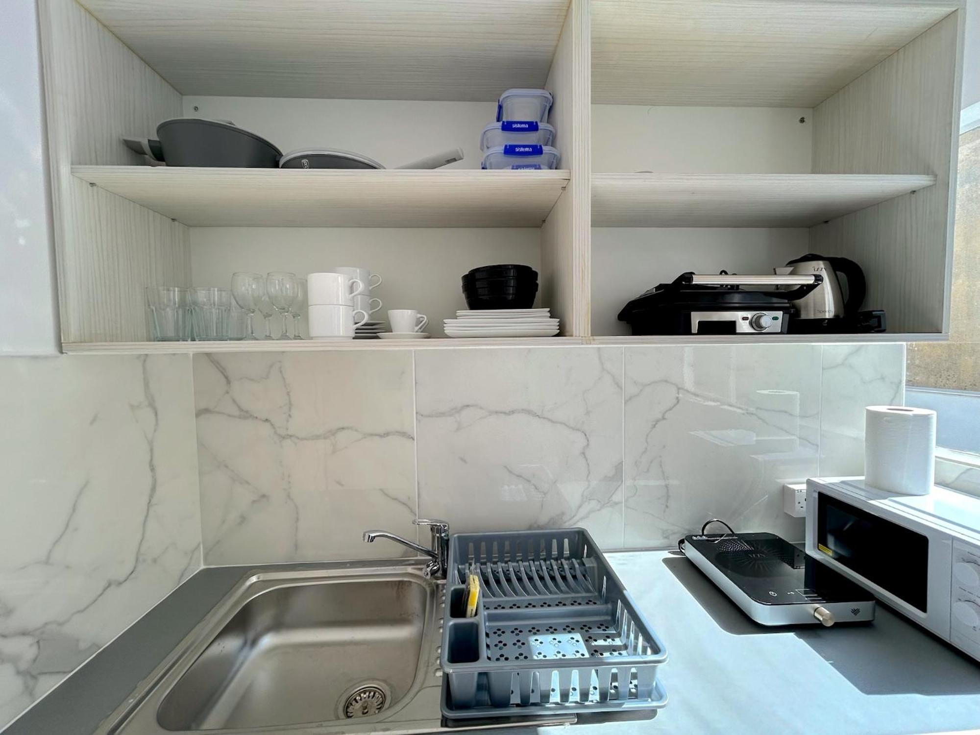 Queen Regina Suites By Platform 357 Nikosia Exterior foto