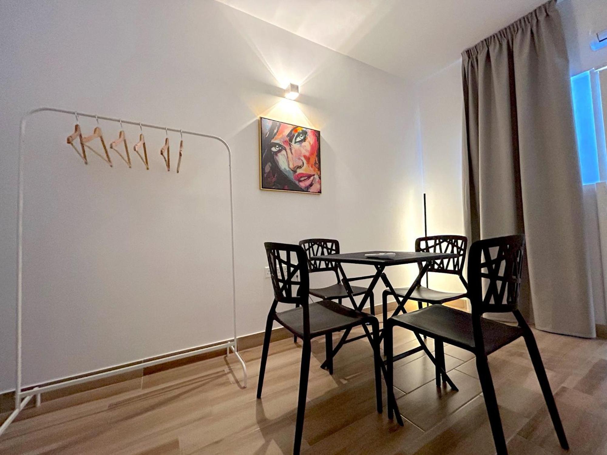 Queen Regina Suites By Platform 357 Nikosia Exterior foto
