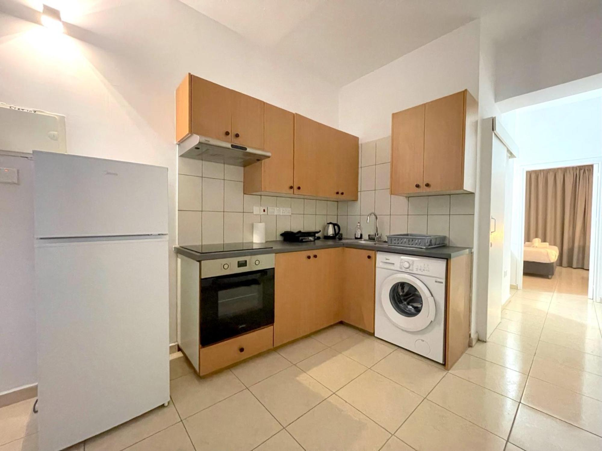 Queen Regina Suites By Platform 357 Nikosia Exterior foto