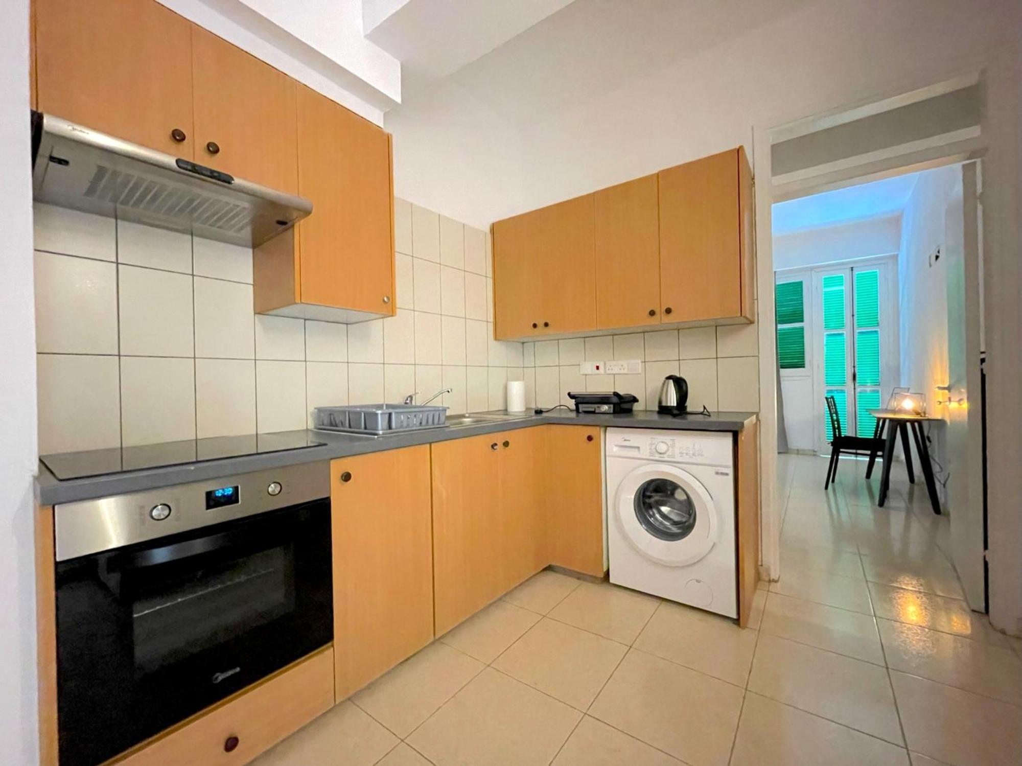 Queen Regina Suites By Platform 357 Nikosia Exterior foto